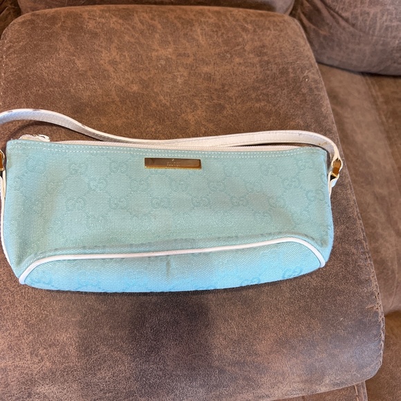 Gucci - Picture 1 of 4